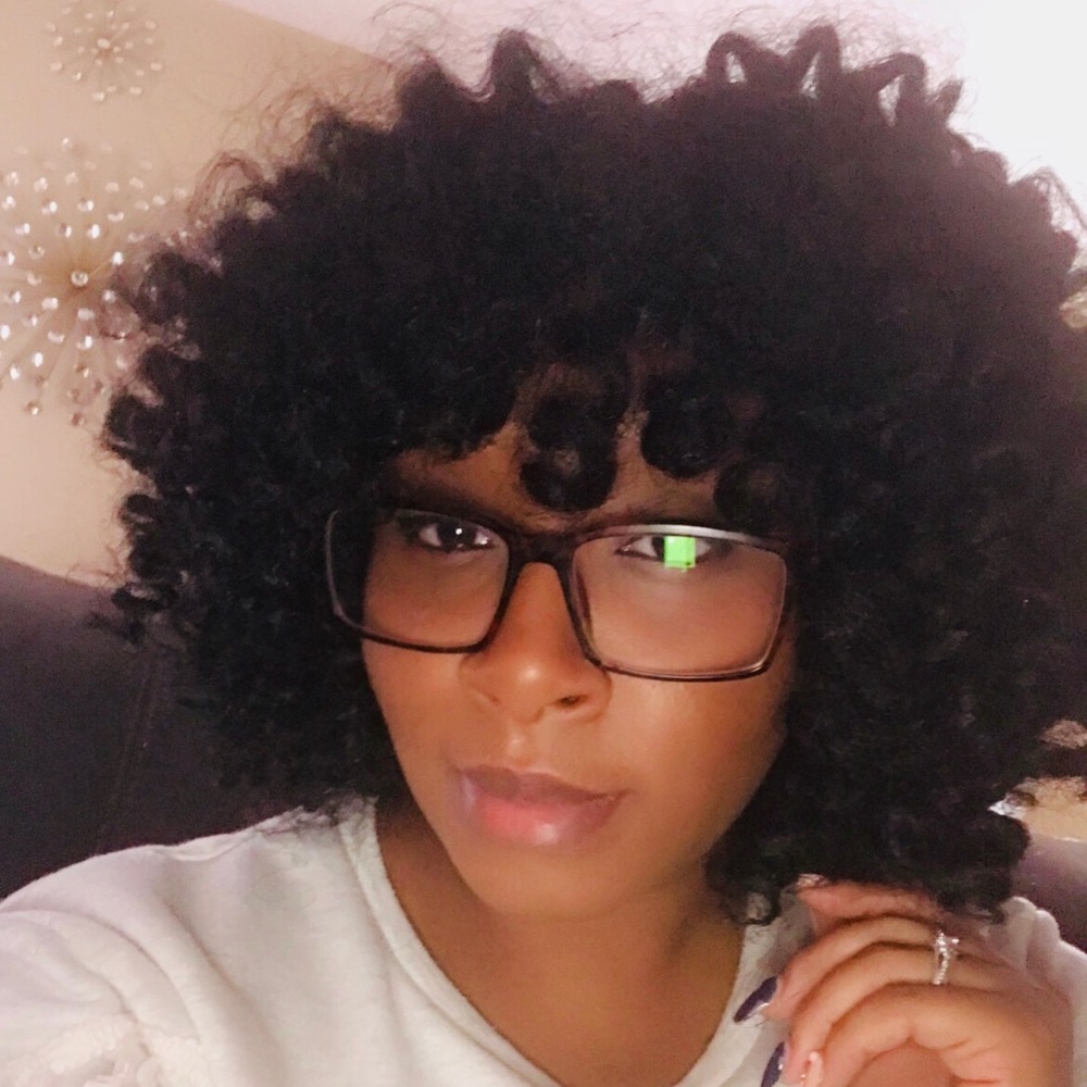 Meet your Posher, Latara